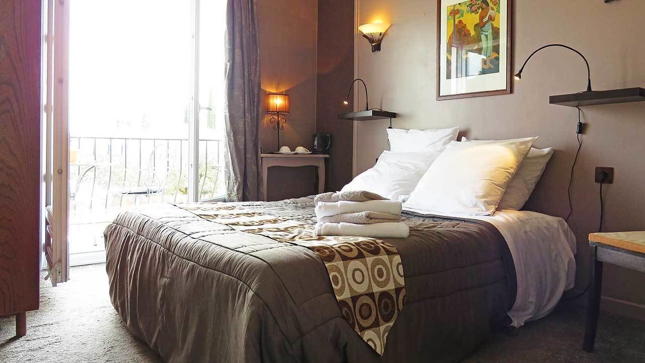 premium double room | premium bedding, in-room safe, desk, soundproofing