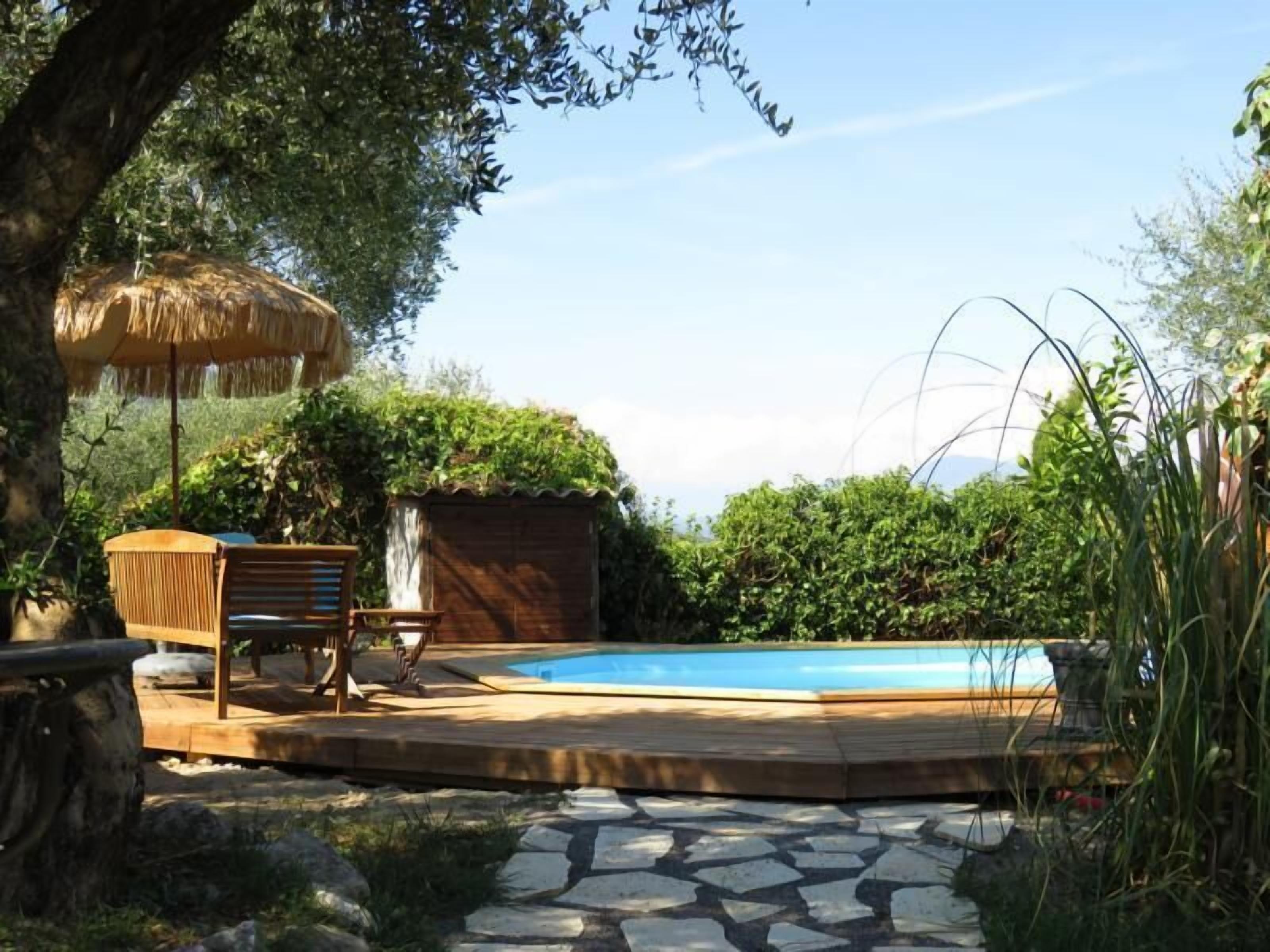 outdoor pool, pool loungers