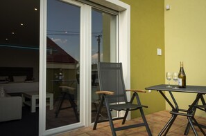 Deluxe Studio, Kitchenette (A - with Terrace) | Terrace/patio - Villa Kiwi (Mikulov)