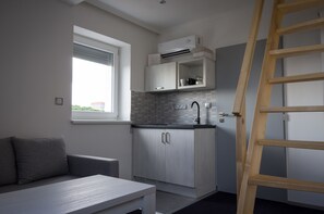 Studio, Kitchenette (D - Duplex, Attic)