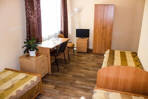 Hypo-allergenic bedding, in-room safe, desk, iron/ironing board - Mini-Hotel na Naberezhnoy (Kazan)