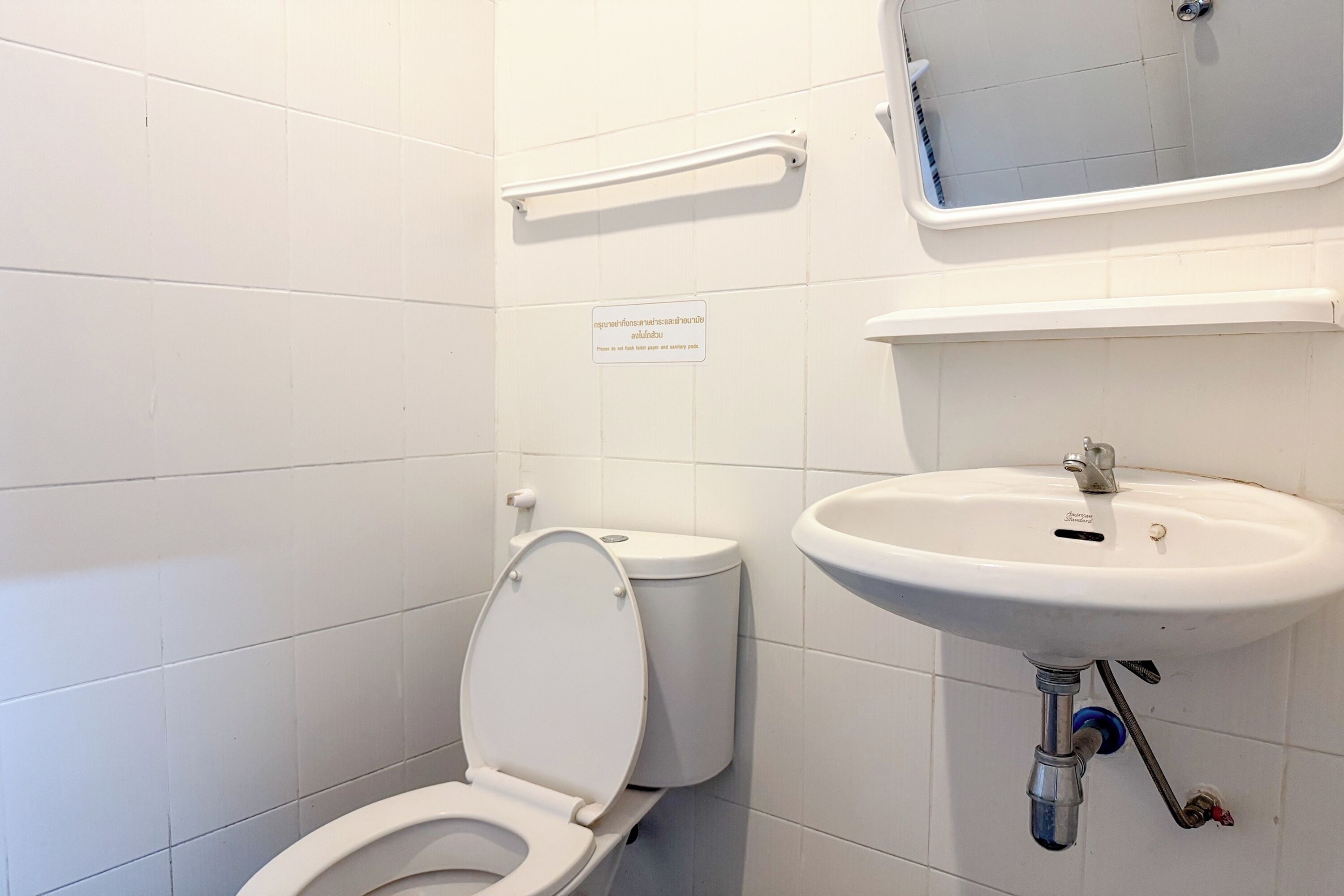 shower, rainfall showerhead, free toiletries, bidet