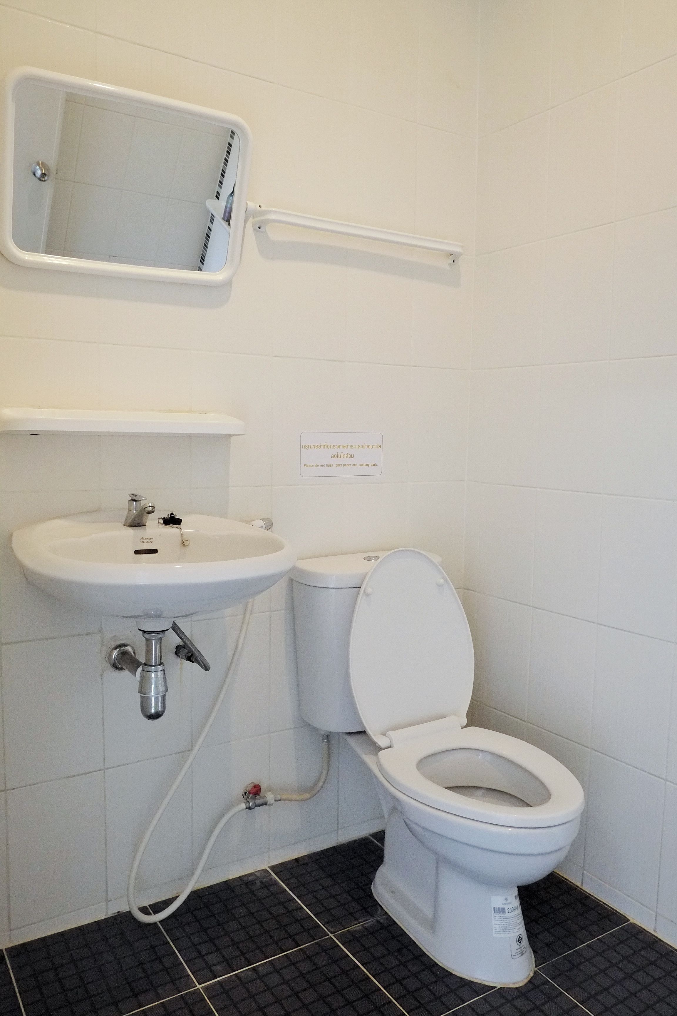 shower, rainfall showerhead, free toiletries, bidet