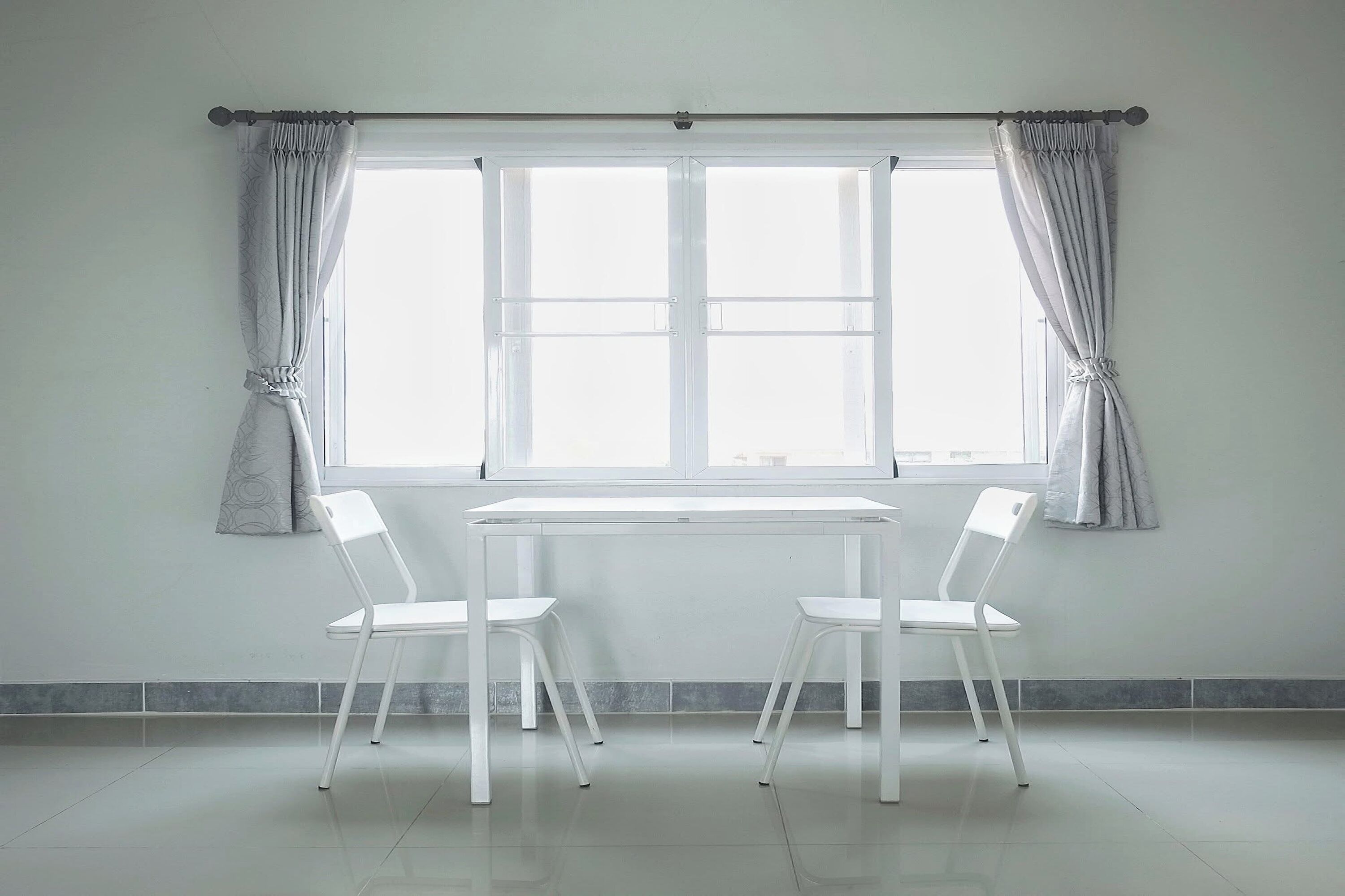 deluxe double room | living area | 32-inch flat-screen tv with digital channels, tv, offices