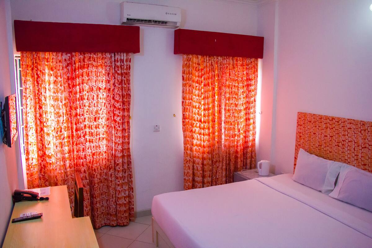 Deluxe Double Room, 1 Queen Bed | In-room safe, bed sheets