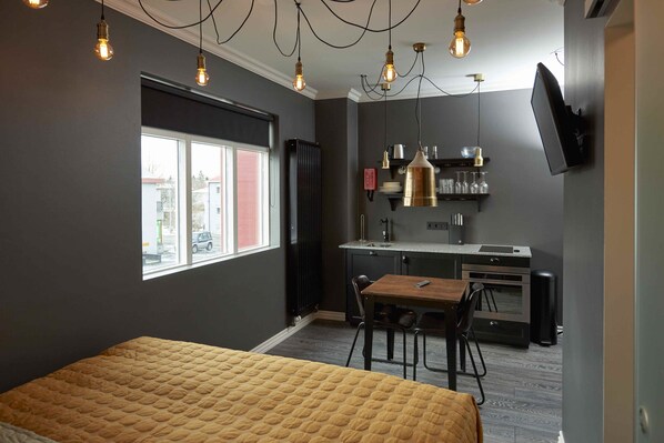 Small Studio (with Private Parking Space) | In-room dining