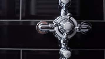 Shower kamar mandi