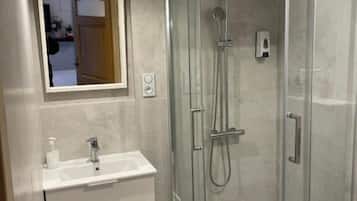 Shower, free toiletries, hair dryer, towels