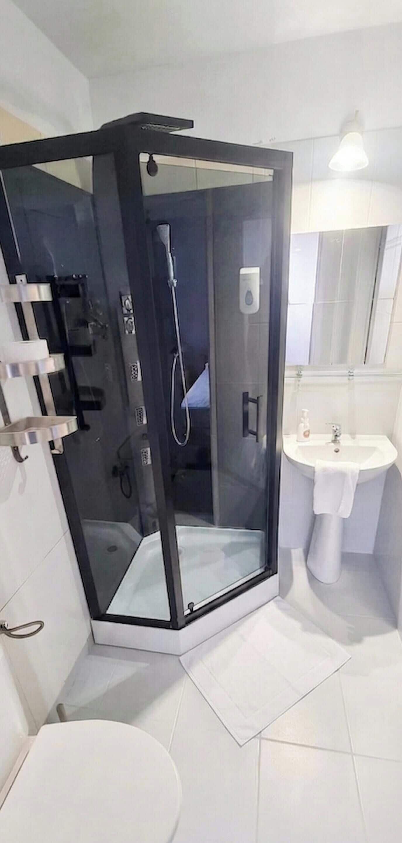 Standard Double Room (shower) | Bathroom | Shower, free toiletries, hair dryer, towels