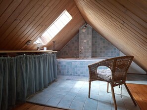 标准公寓, 2 间卧室 | 浴室 | 淋浴设施、免费洗浴用品、吹风机、毛巾