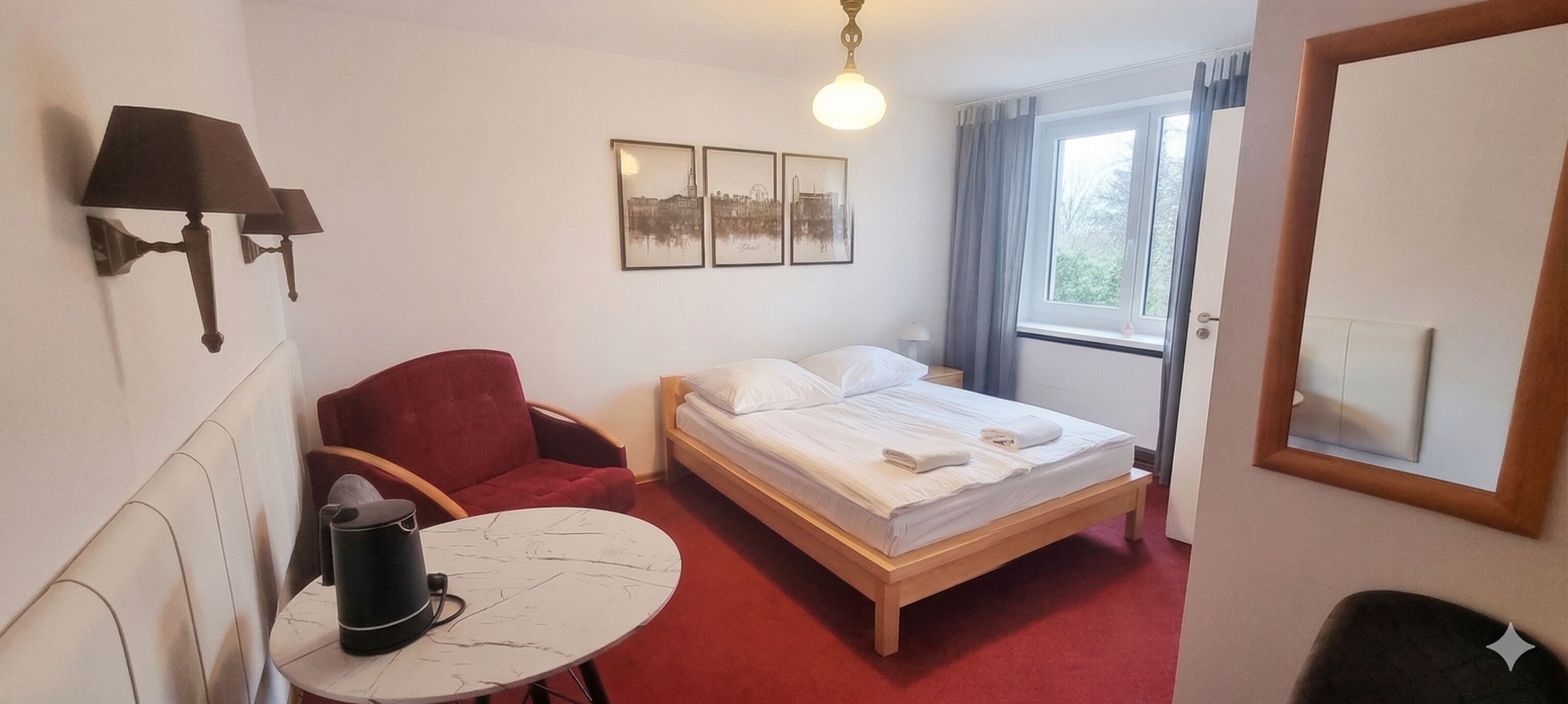 Basic Triple Room (shower) | Soundproofing, iron/ironing board, free wired internet, bed sheets