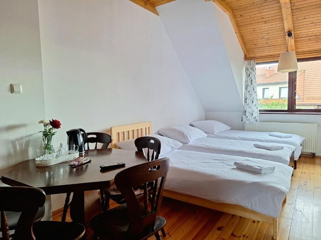 ห้องเก็บเสียง, เตารีด/โต๊ะรีดผ้า, อินเทอร์เน็ตแบบใช้สาย (ฟรี)