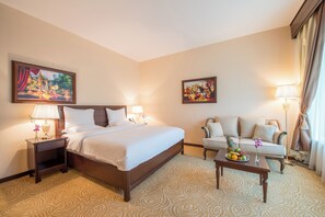 Minibar, in-room safe, desk, laptop workspace - Melissa Hotel Riyadh (Riyadh)