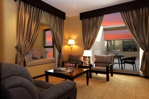 Minibar, in-room safe, desk, laptop workspace - Melissa Hotel Riyadh (Riyadh)