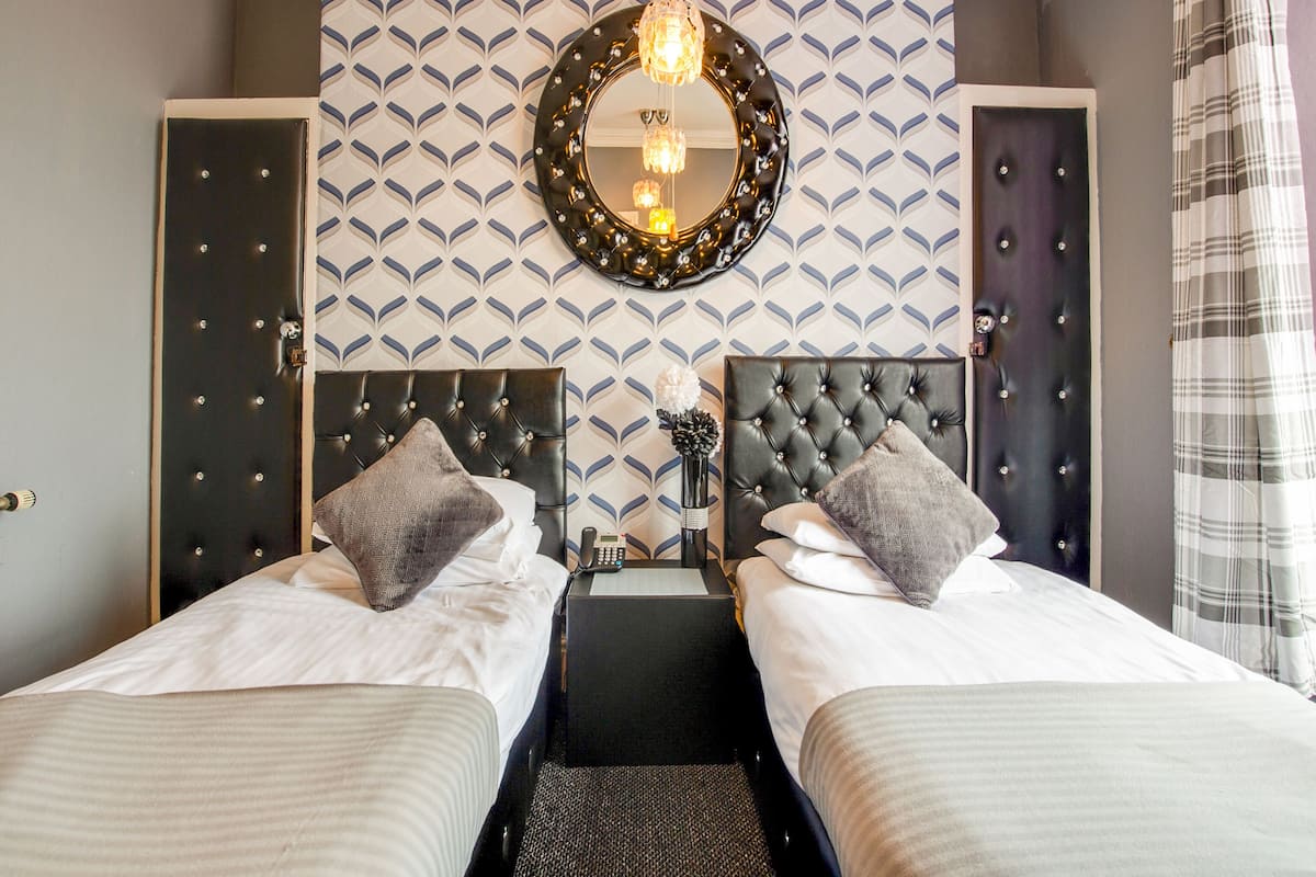 Standard Twin Room, 2 Twin Beds | Desk, iron/ironing board, cribs/infant beds, rollaway beds