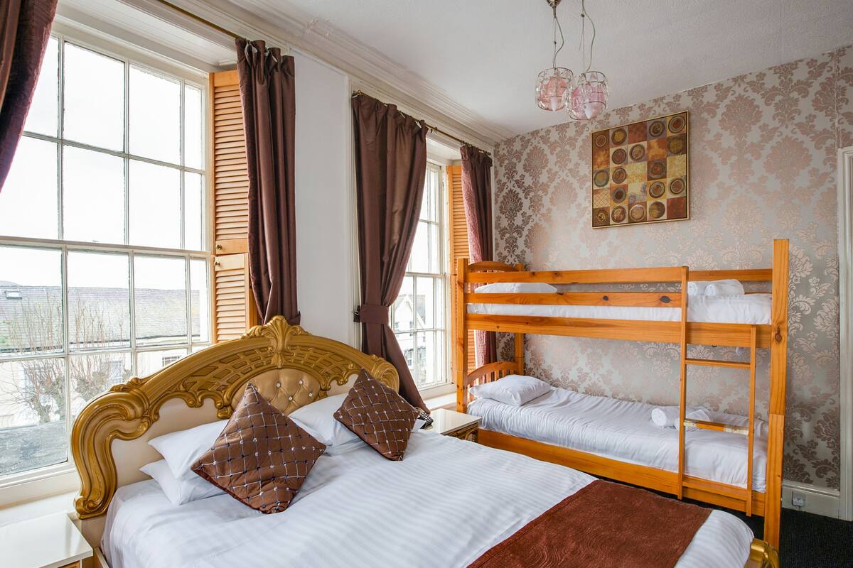 Family Room, Multiple Beds (Family of 4) | Desk, iron/ironing board, cribs/infant beds, rollaway beds