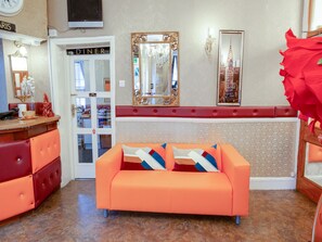 Lobby sitting area - The Llandudno Hotel (Llandudno)