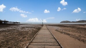 Beach nearby - The Llandudno Hotel (Llandudno)