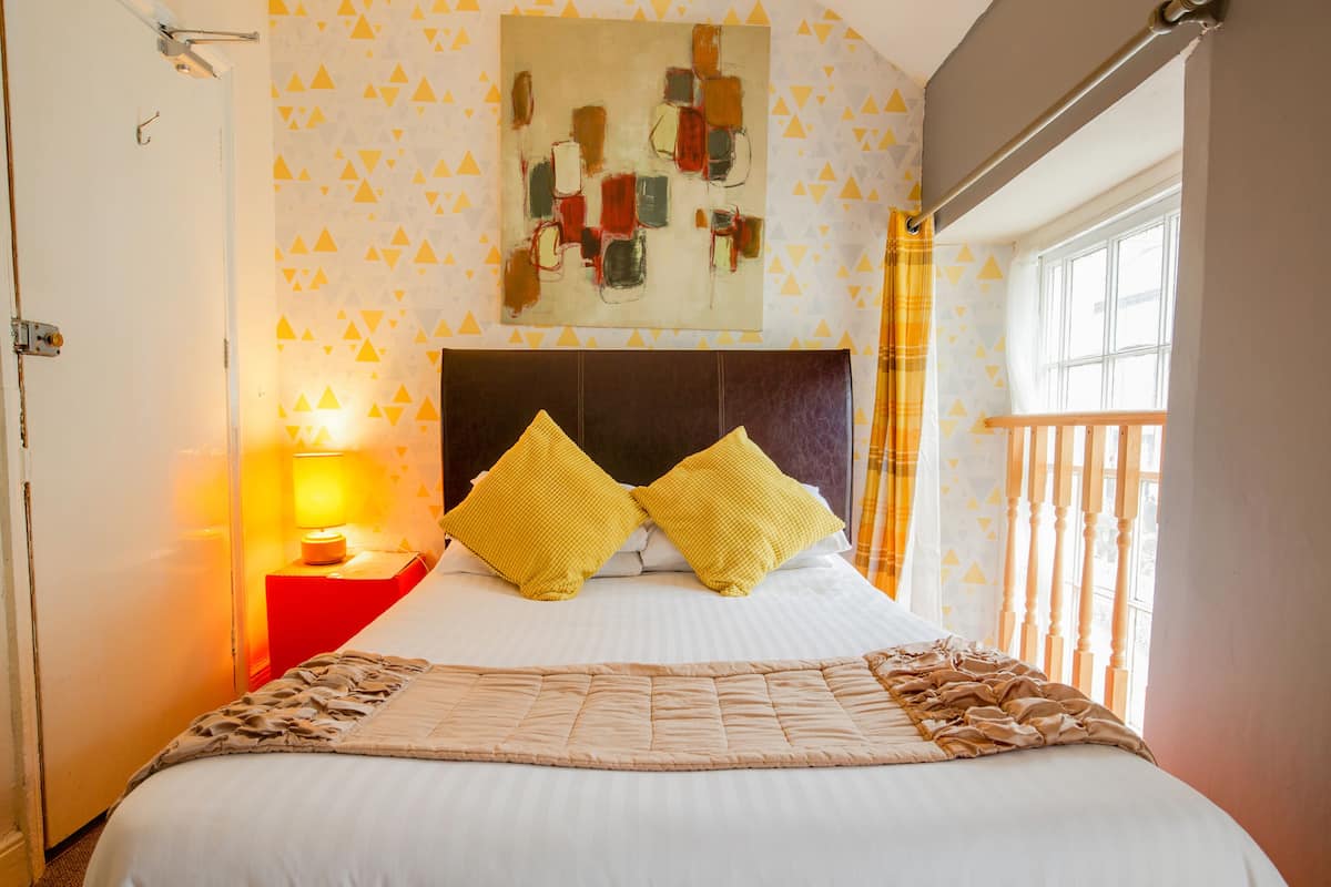 Standard Double Room, 1 Double Bed | Desk, iron/ironing board, cribs/infant beds, rollaway beds