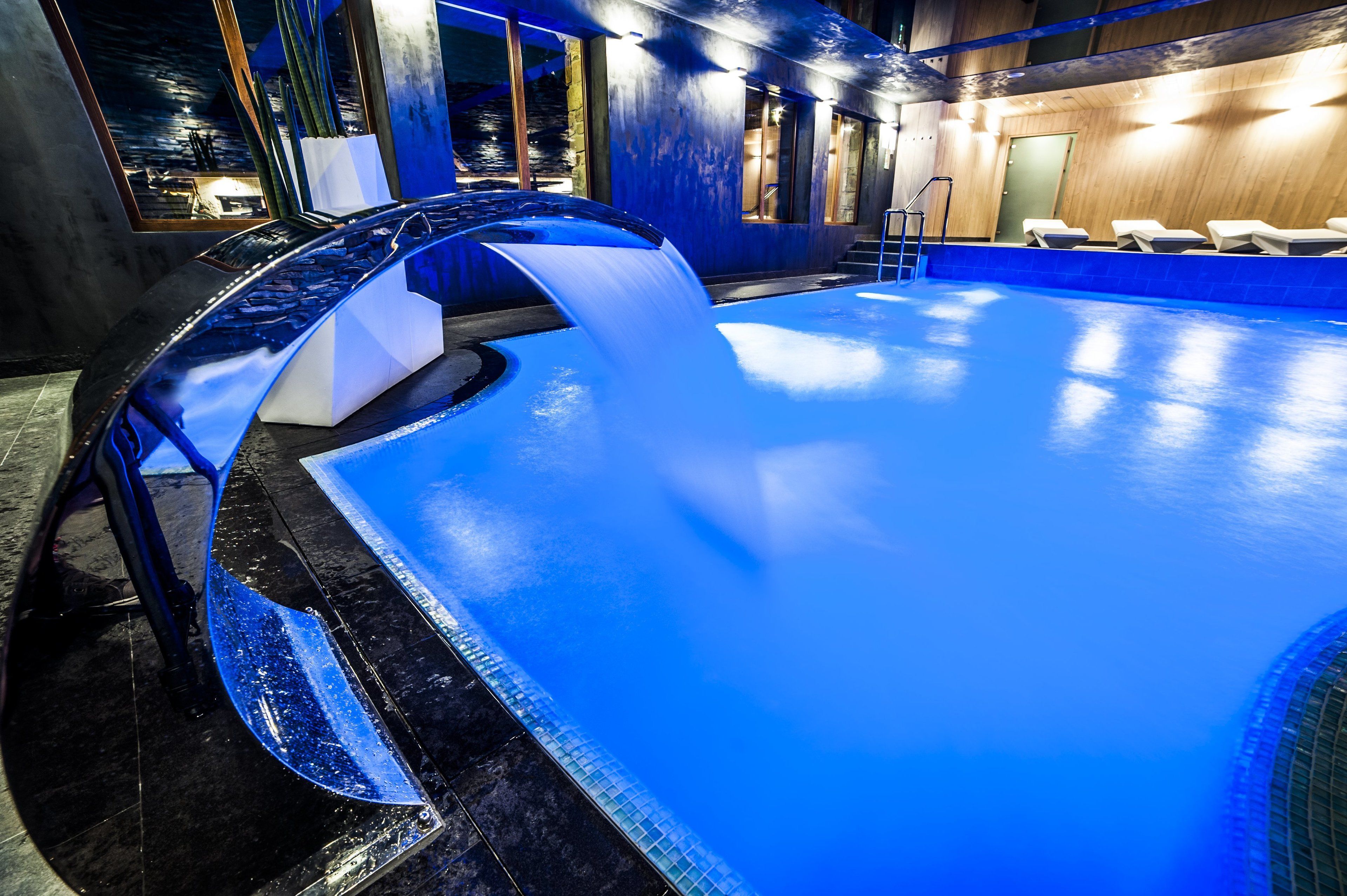 Pool waterfall