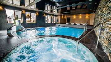 Indoor pool, sun loungers