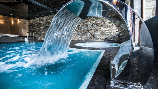Indoor pool, pool loungers - Hotel Zawrat Ski Resort & Spa (Bukowina Tatrzanska)