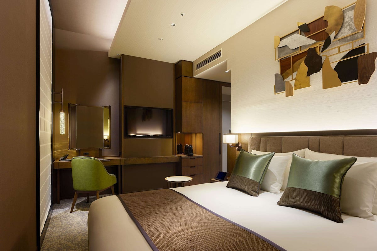 In-room safe, soundproofing, iron/ironing board, free WiFi