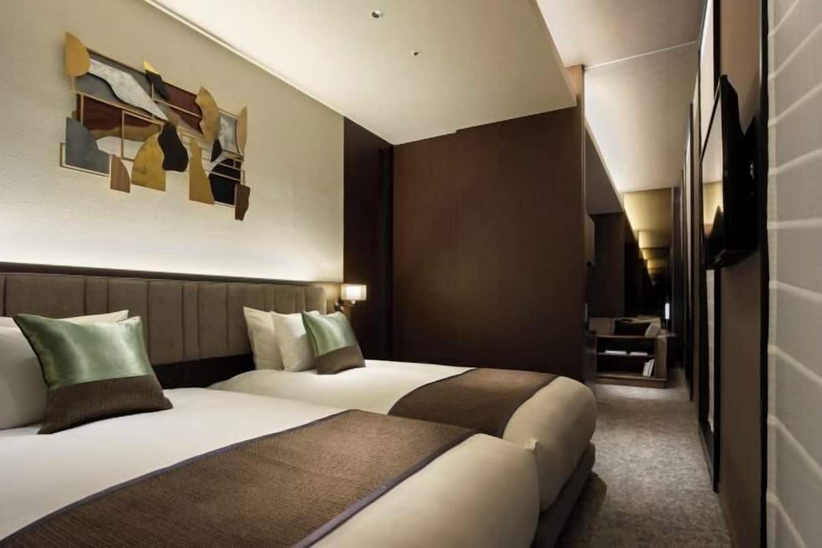 In-room safe, soundproofing, iron/ironing board, free WiFi