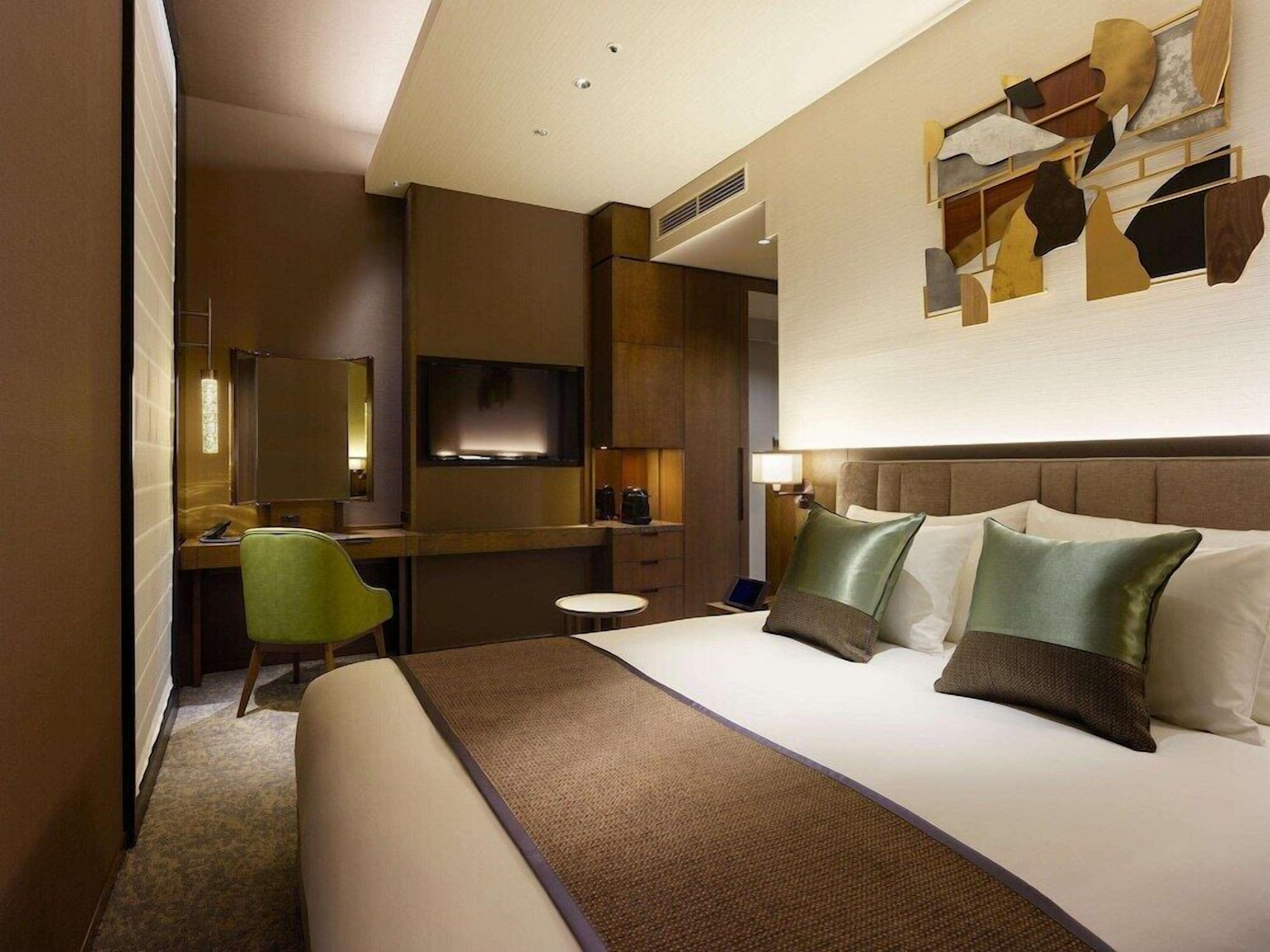 In-room safe, soundproofing, iron/ironing board, free WiFi