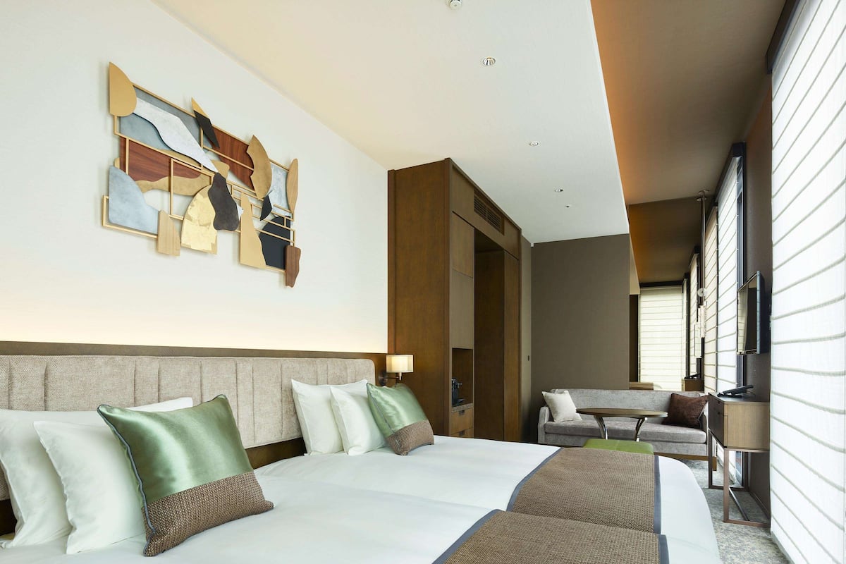 In-room safe, soundproofing, iron/ironing board, free WiFi