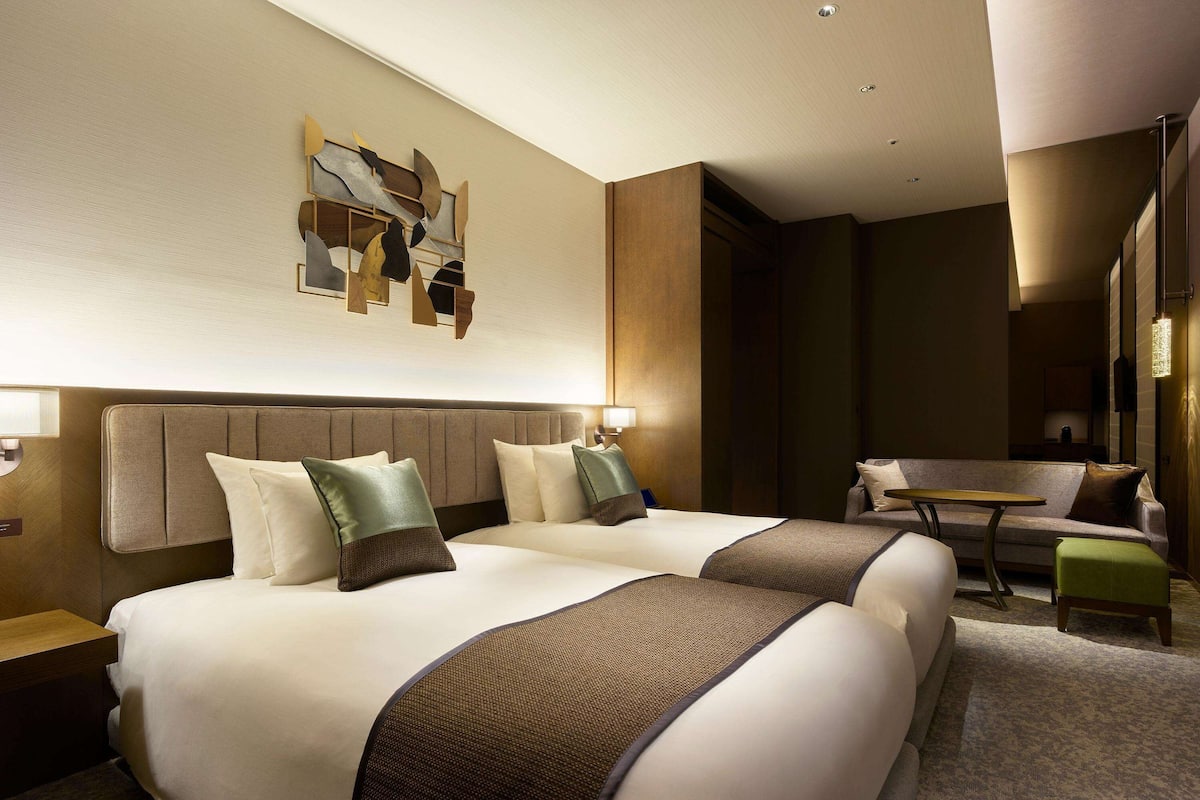 In-room safe, soundproofing, iron/ironing board, free WiFi