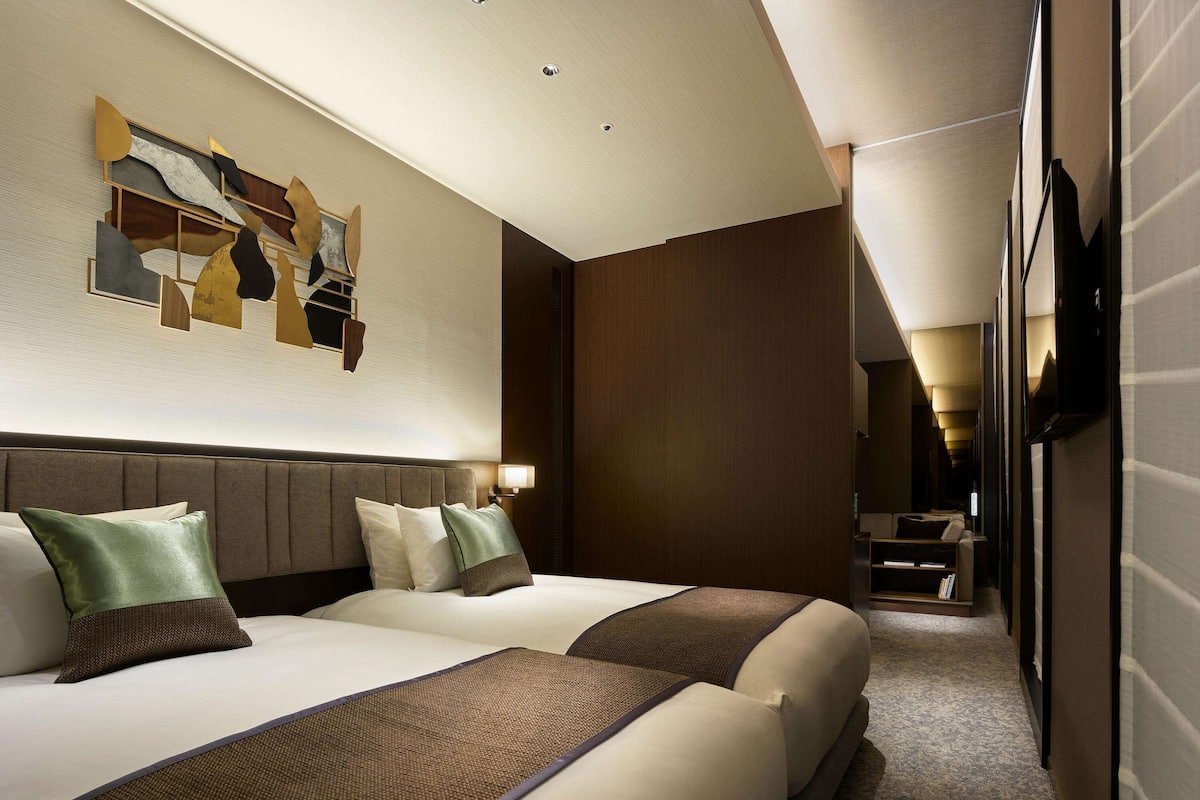In-room safe, soundproofing, iron/ironing board, free WiFi