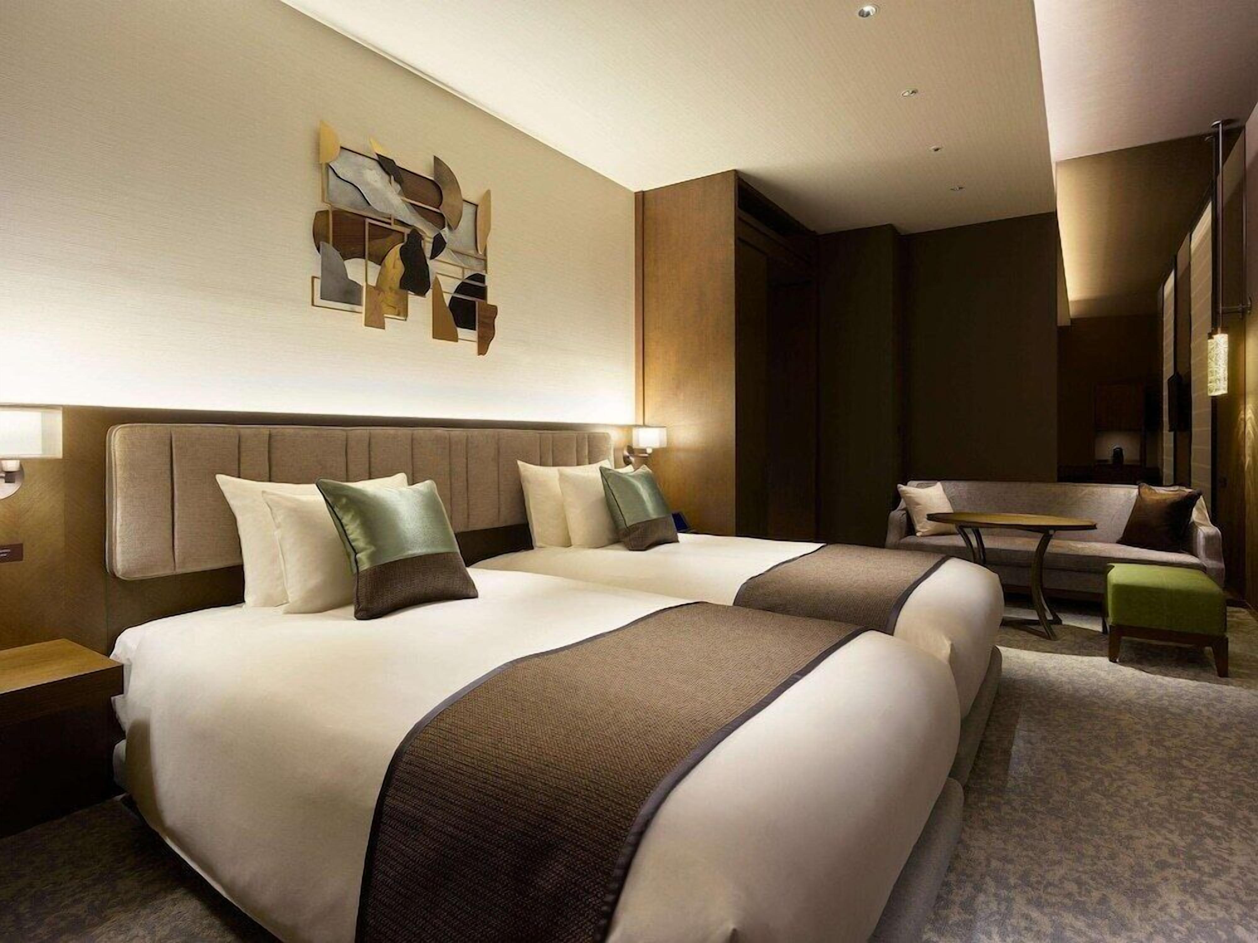 In-room safe, soundproofing, iron/ironing board, free WiFi