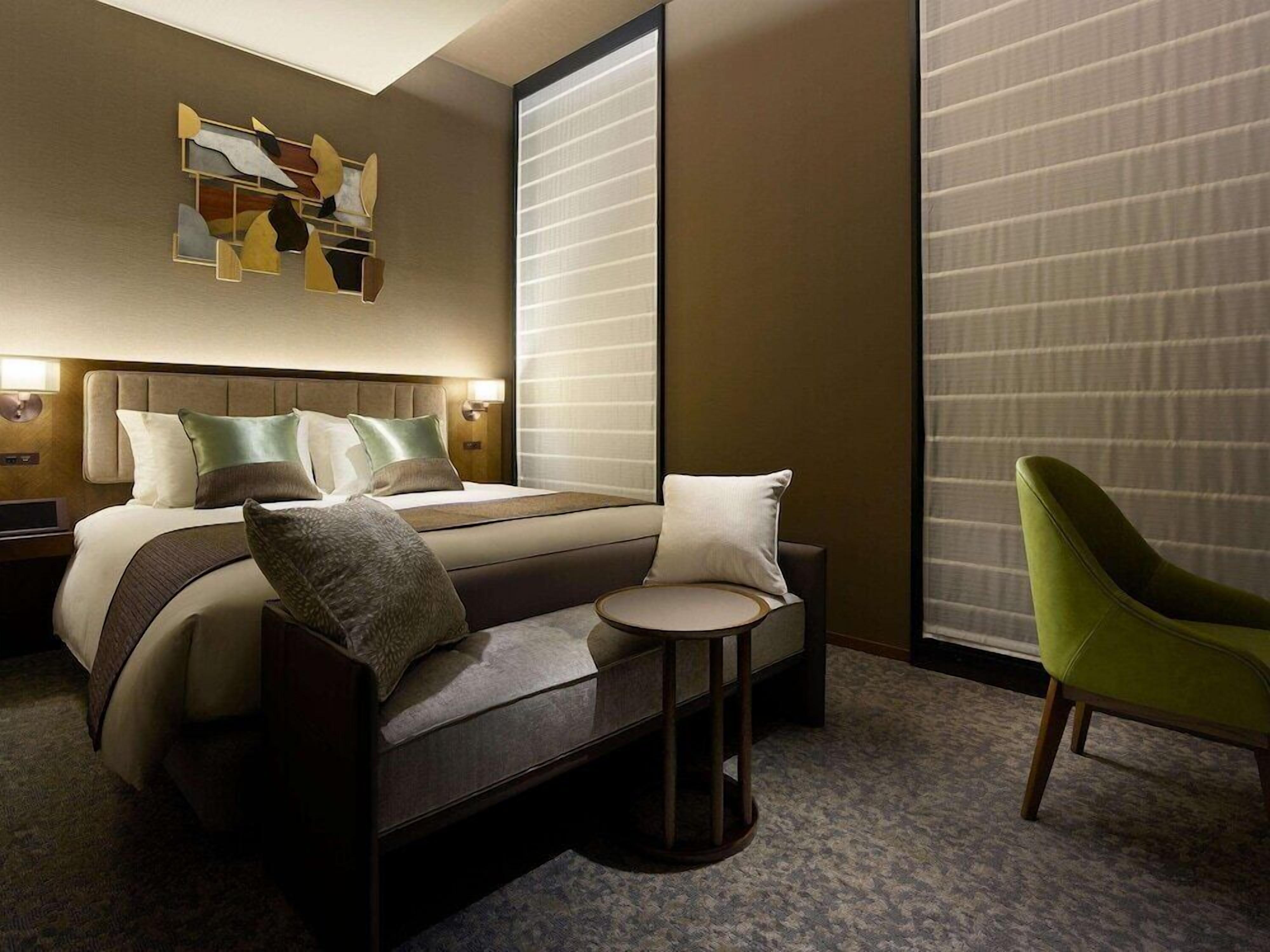 In-room safe, soundproofing, iron/ironing board, free WiFi
