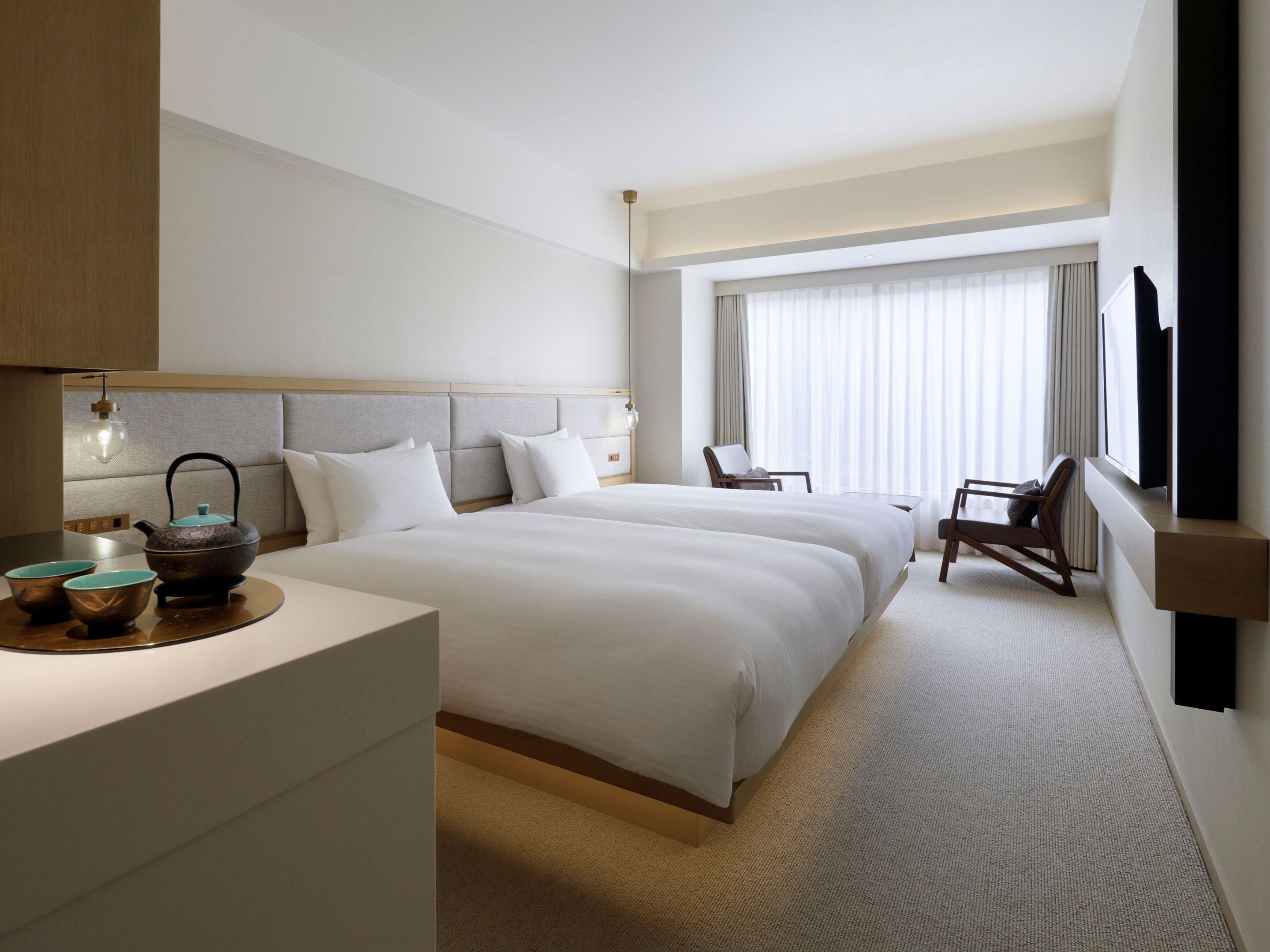 Free minibar items, in-room safe, free WiFi, bed sheets