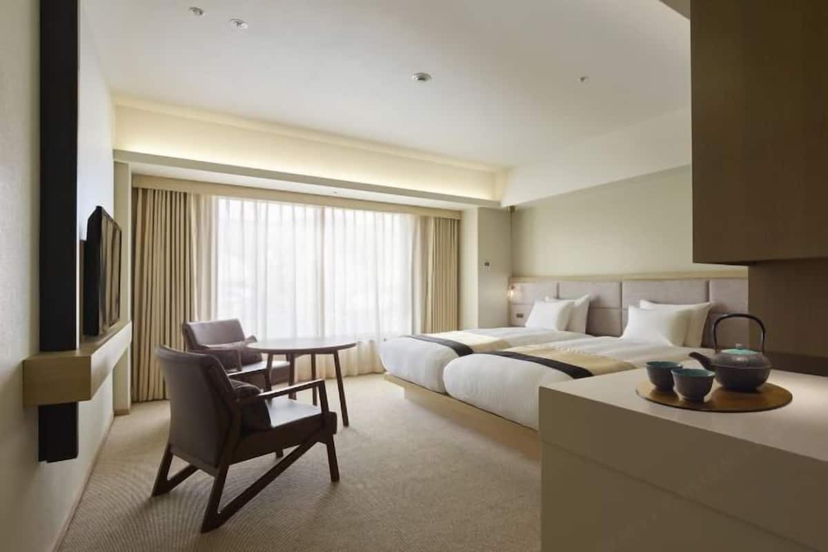 Free minibar items, in-room safe, free WiFi, bed sheets