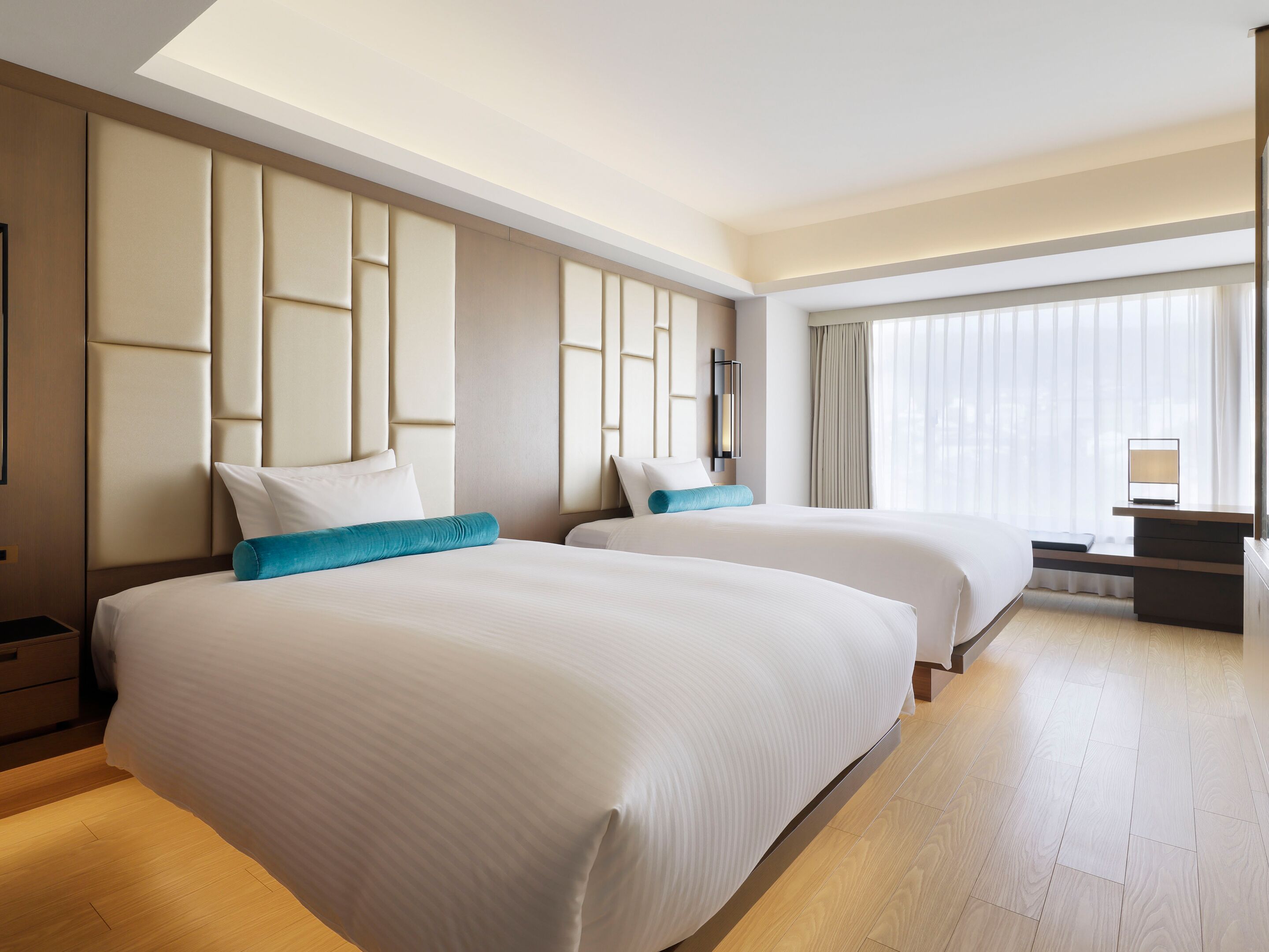 Free minibar items, in-room safe, free WiFi, bed sheets