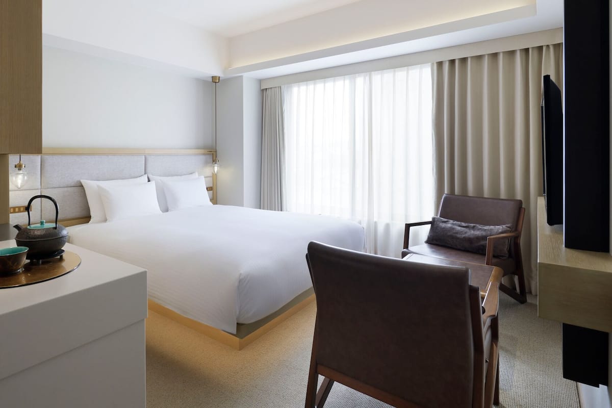 Free minibar items, in-room safe, free WiFi, bed sheets