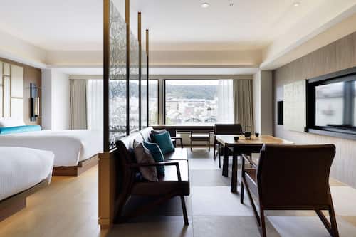 Free minibar items, in-room safe, free WiFi, bed sheets