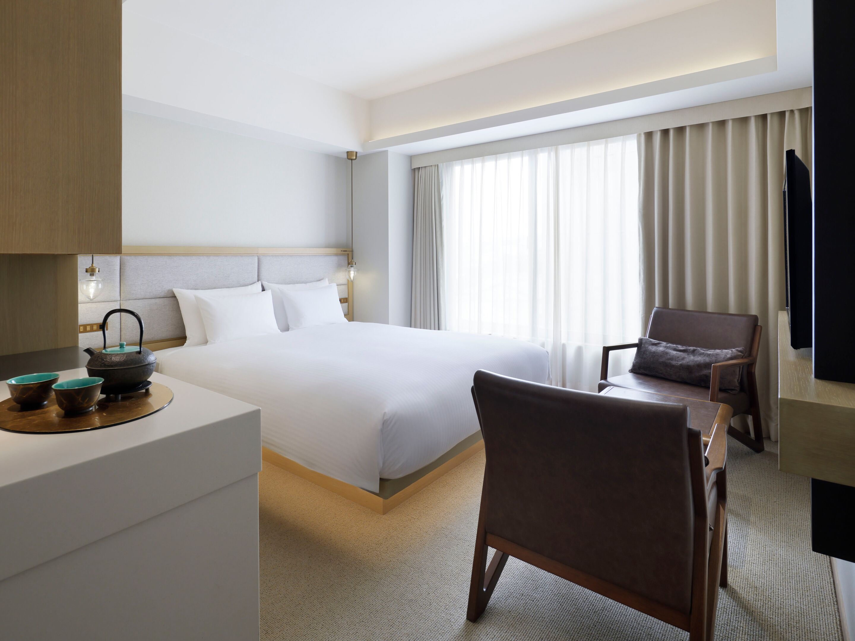 Free minibar items, in-room safe, free WiFi, bed sheets