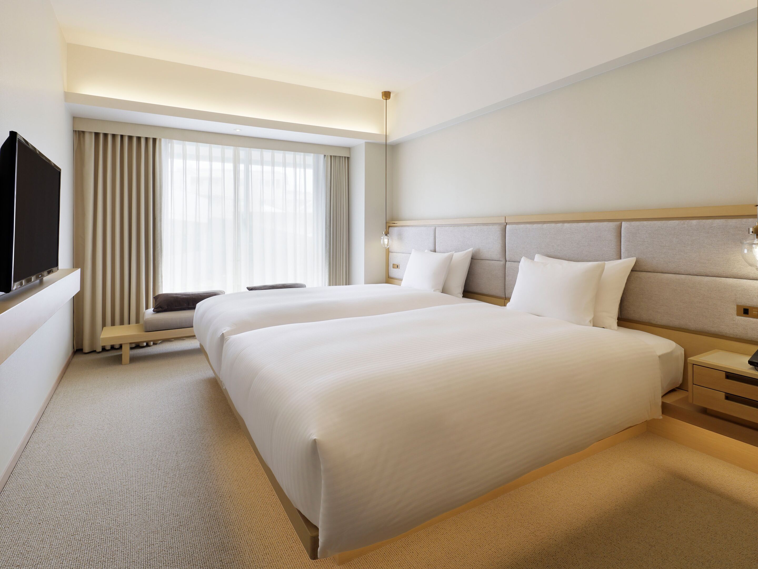 Free minibar items, in-room safe, free WiFi, bed sheets
