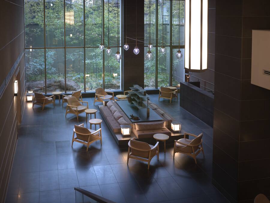 Área de estar no saguão