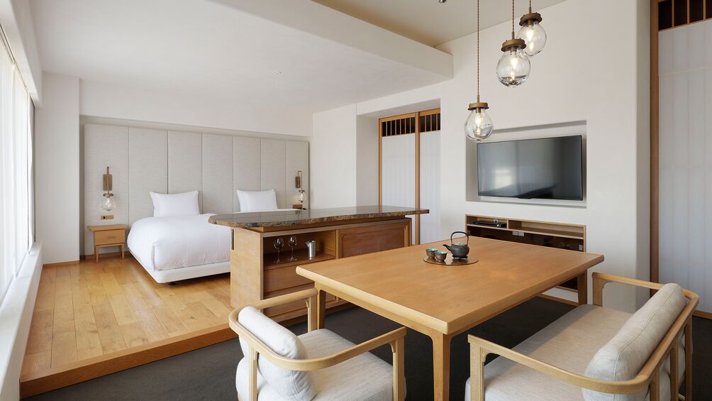 Mini-bar avec articles gratuits, coffres-forts dans les chambres