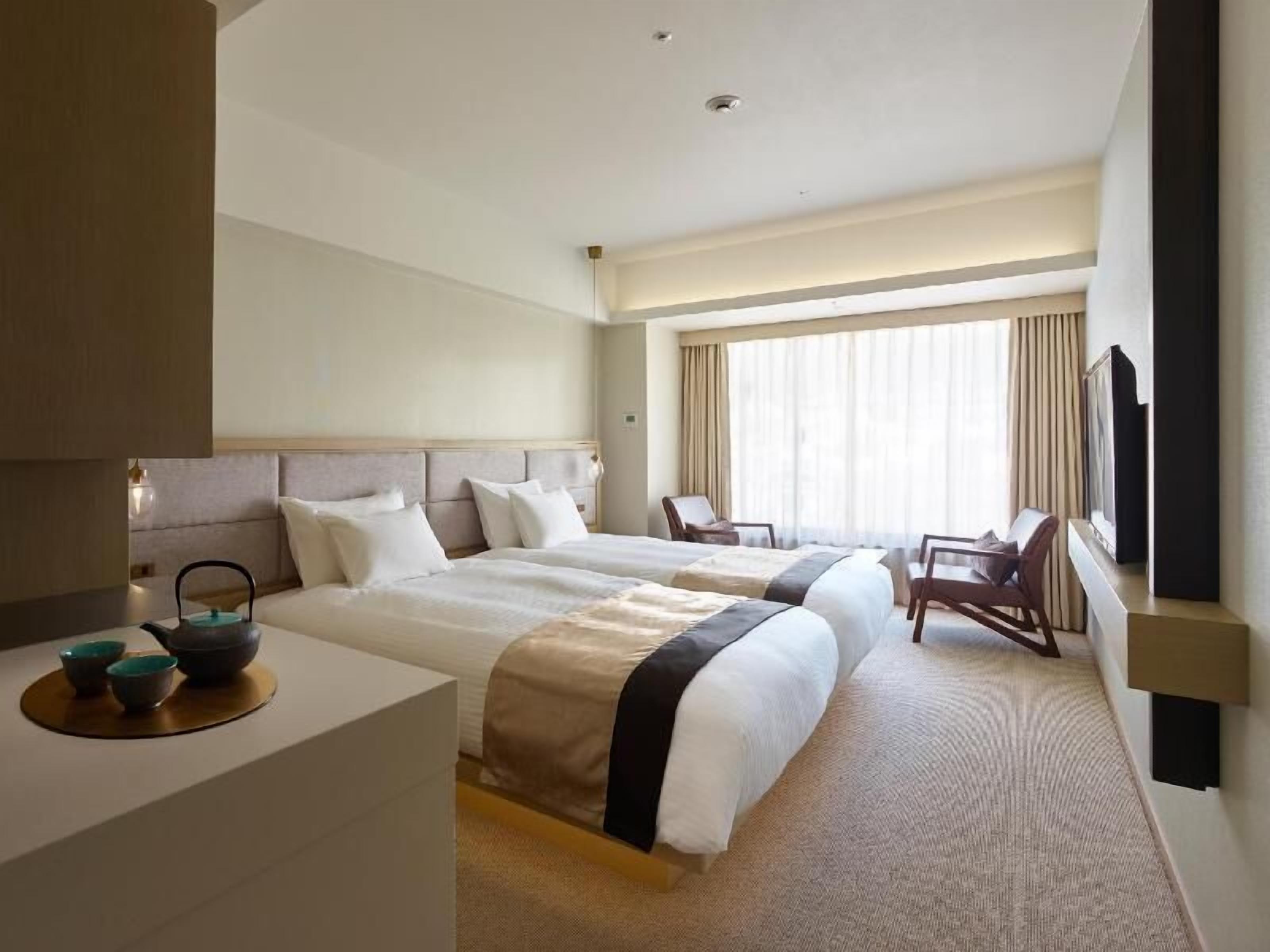 Free minibar items, in-room safe, free WiFi, bed sheets