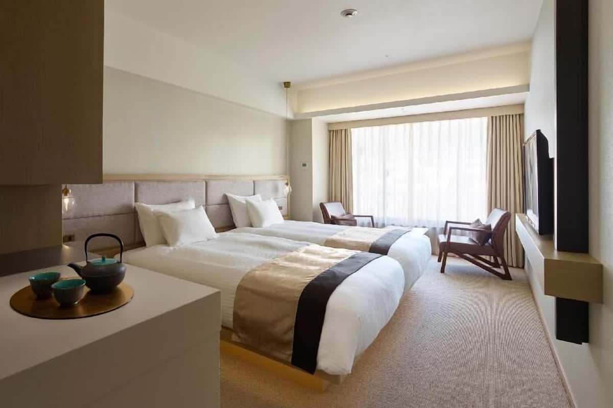 Free minibar items, in-room safe, free WiFi, bed sheets