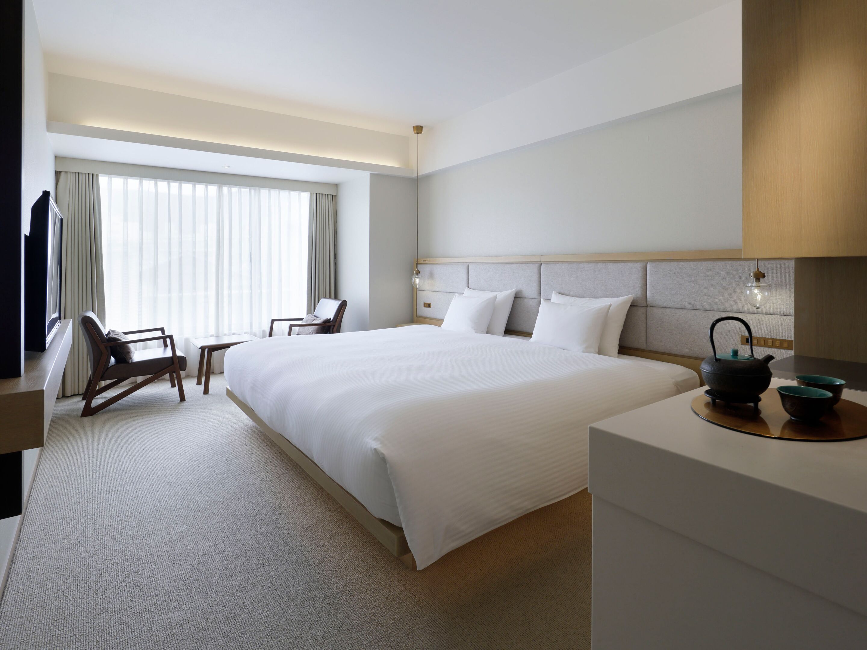 Free minibar items, in-room safe, free WiFi, bed sheets