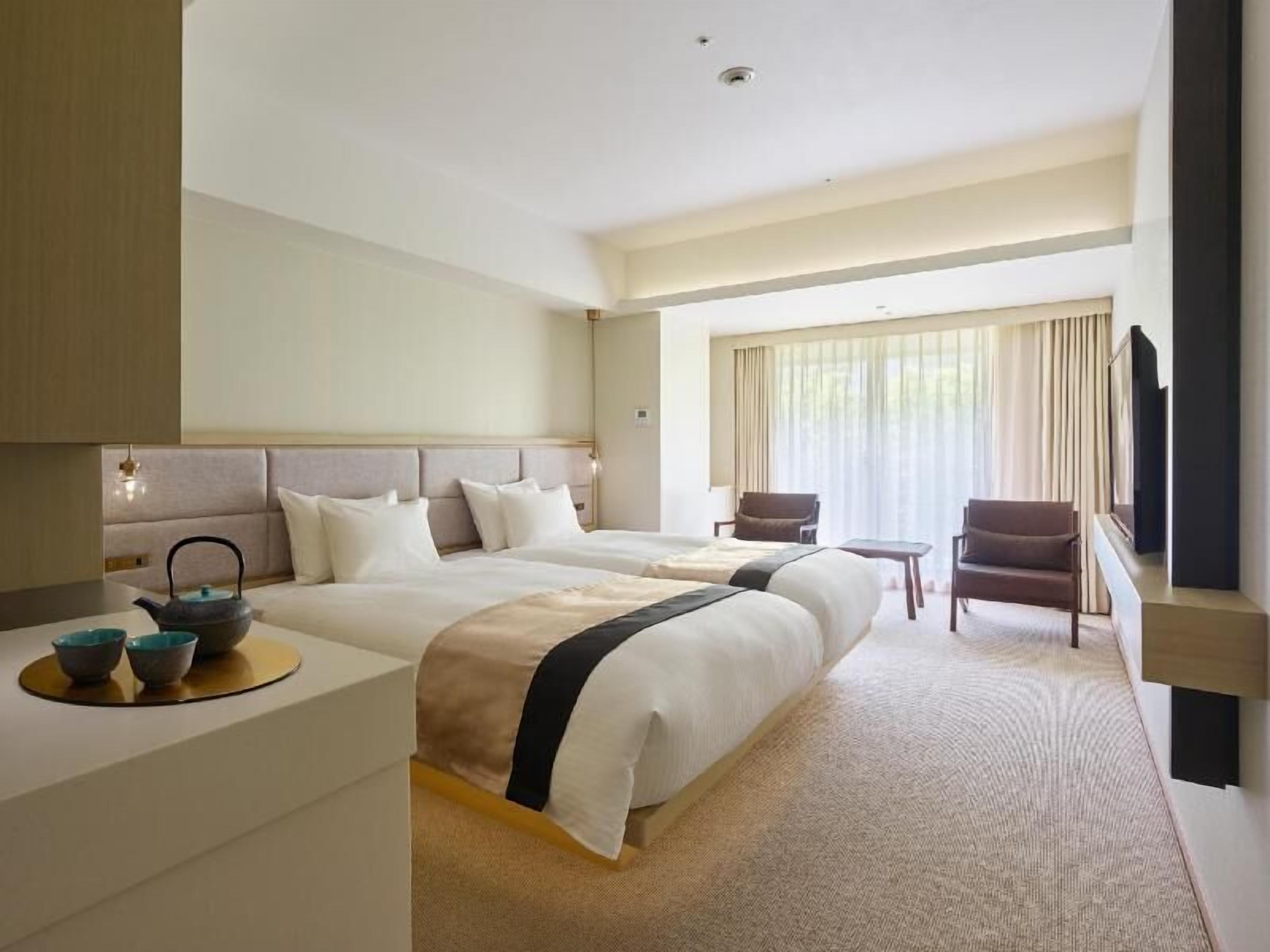 Free minibar items, in-room safe, free WiFi, bed sheets