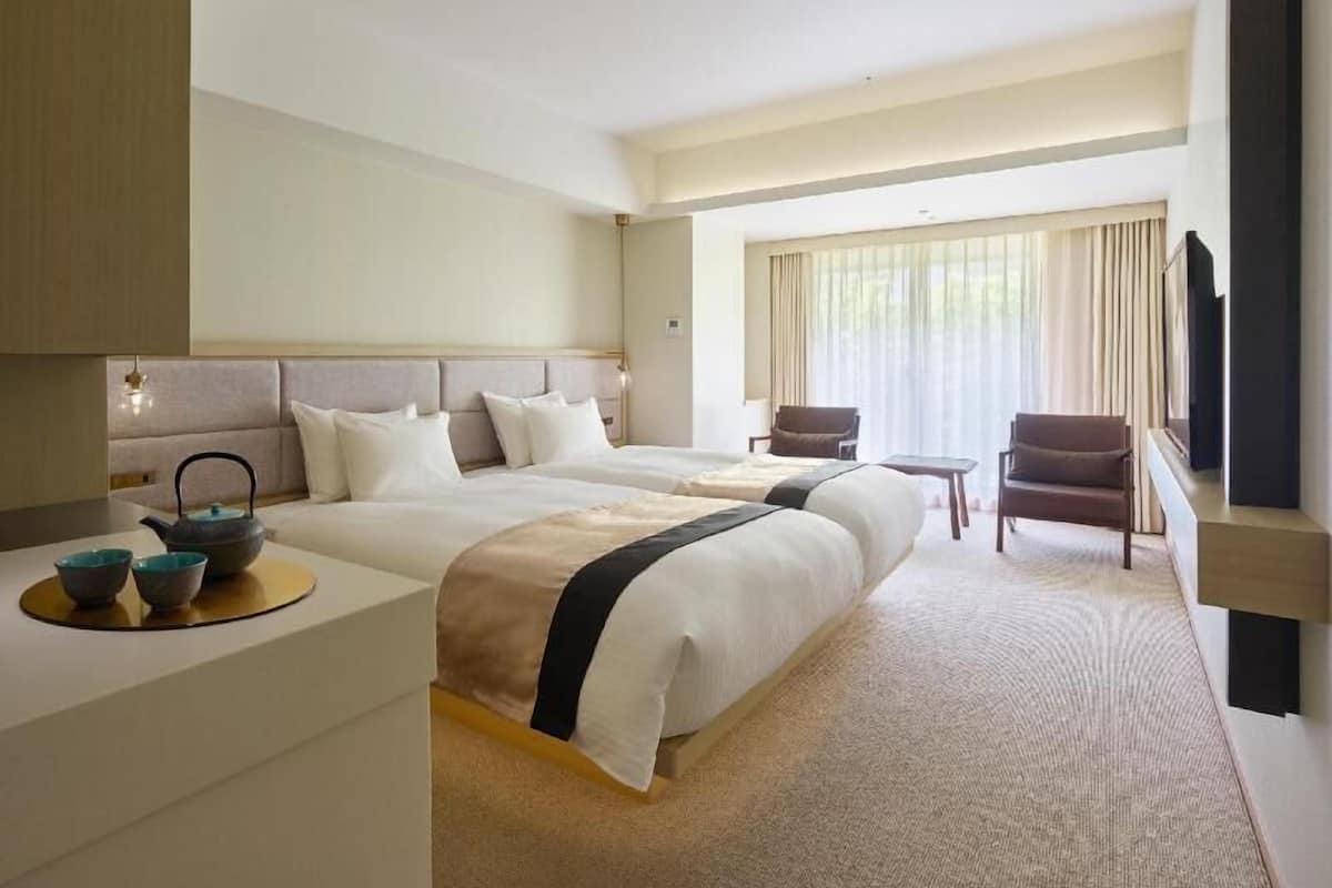 Free minibar items, in-room safe, free WiFi, bed sheets