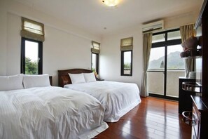 Decoración personalizada, muebles diferentes y cortinas blackout 