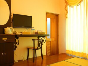 ダブルルーム | 客室ごとに異なる装飾、客室ごとに異なるインテリア、遮光カーテン、可動式ベッド